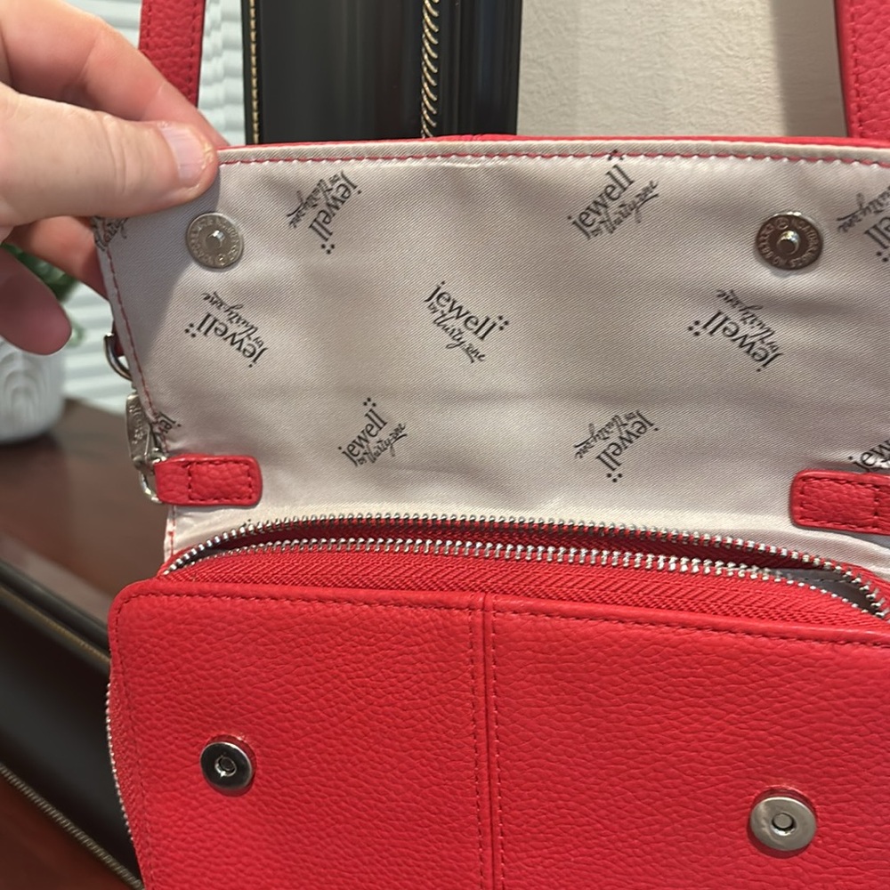 31 brand Red - Crossbody - Picture 3 of 4